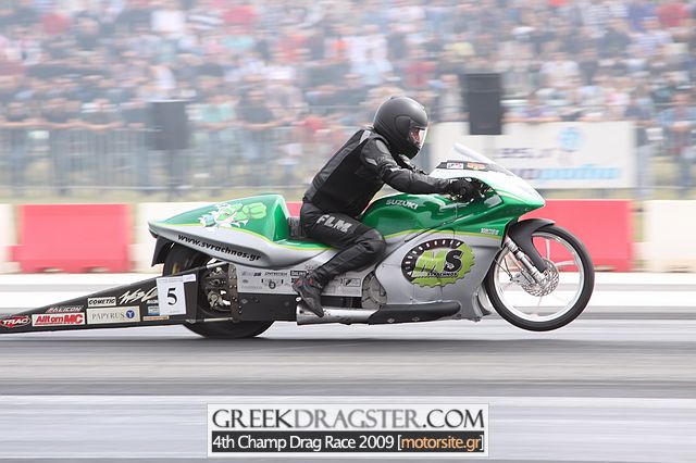 Ο Σταύρος Σβραχνός στο FIM/UEM European Championship 2010 με την ομάδα της VEIDEC. (c) greekdragster.com - The Greek Dragster Site
